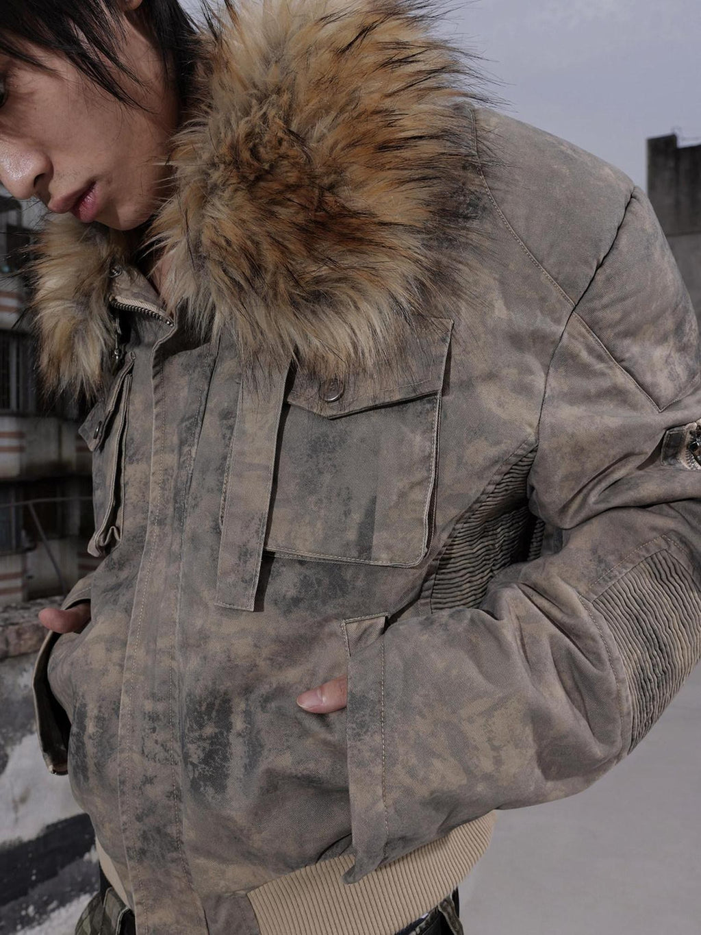 HAS2SONS Desert Camo Cropped Padded Shoulders Detachable Fur Collar Women's Field Jackets
