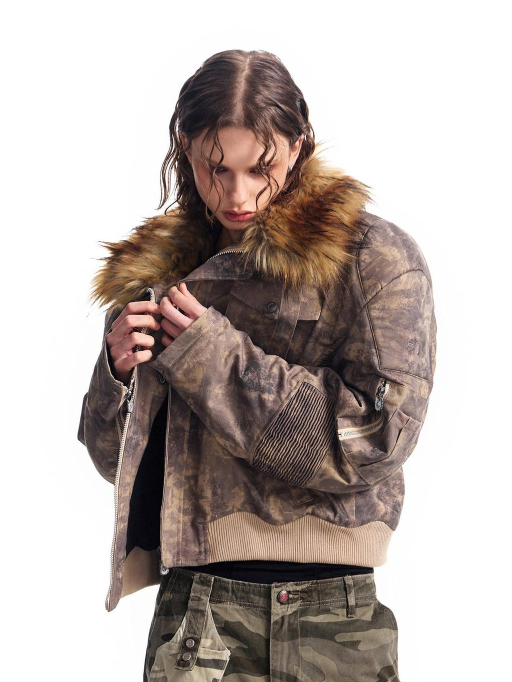 HAS2SONS Desert Camo Cropped Padded Shoulders Detachable Fur Collar Women's Field Jackets