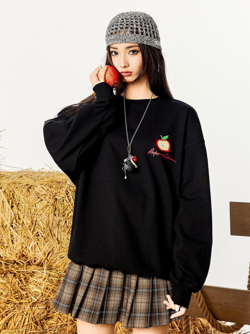 RickyisClown Cute Apple Graphic Print Design Detail Men's Crewneck Sweatshirts