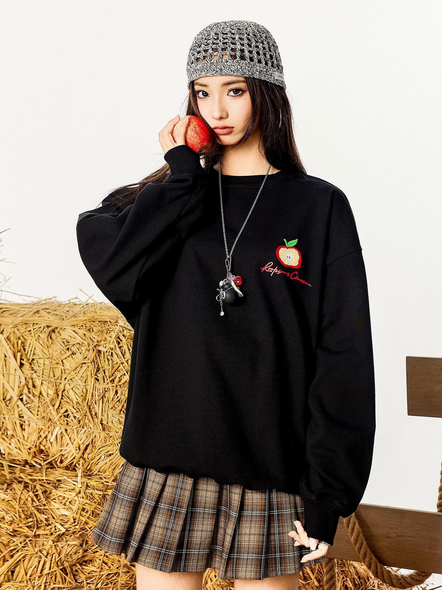 RickyisClown Cute Apple Graphic Print Design Detail Men's Crewneck Sweatshirts