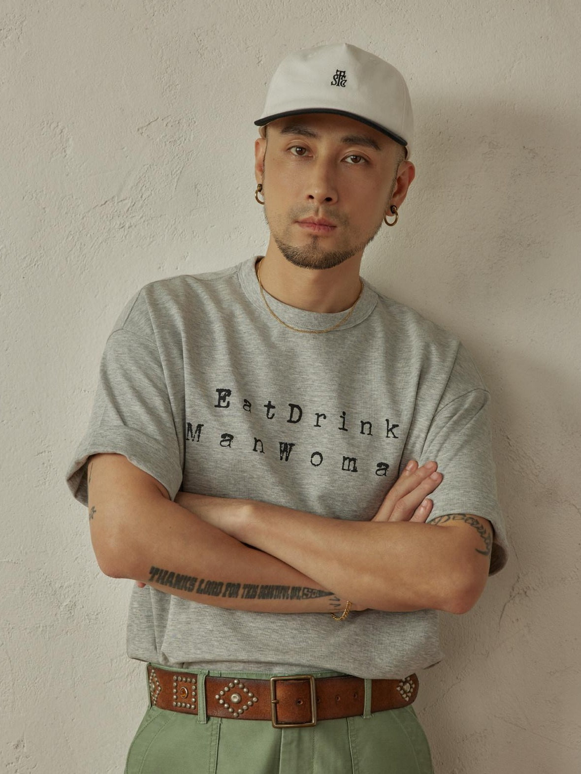 SUPERTOFU Adjustable Vintage Stitched Trucker Unisex Casual Cotton Logo Black White Hats