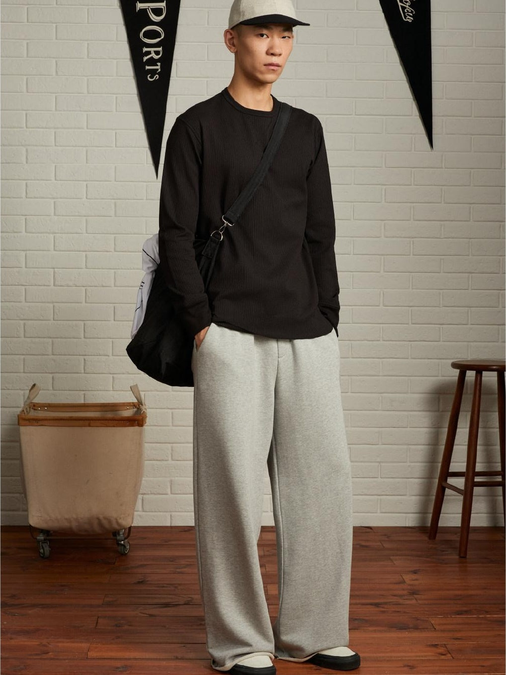 SUPERTOFU Breathable Polyester Japanese Round Neck Unisex Solid Black Long Sleeve T-Shirts