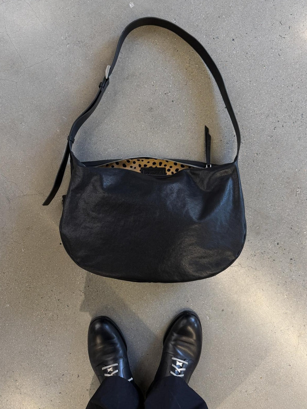 SUPERTOFU Genuine Cowhide Leather Sleek Minimalist Crossbody For Everyday Black Bags