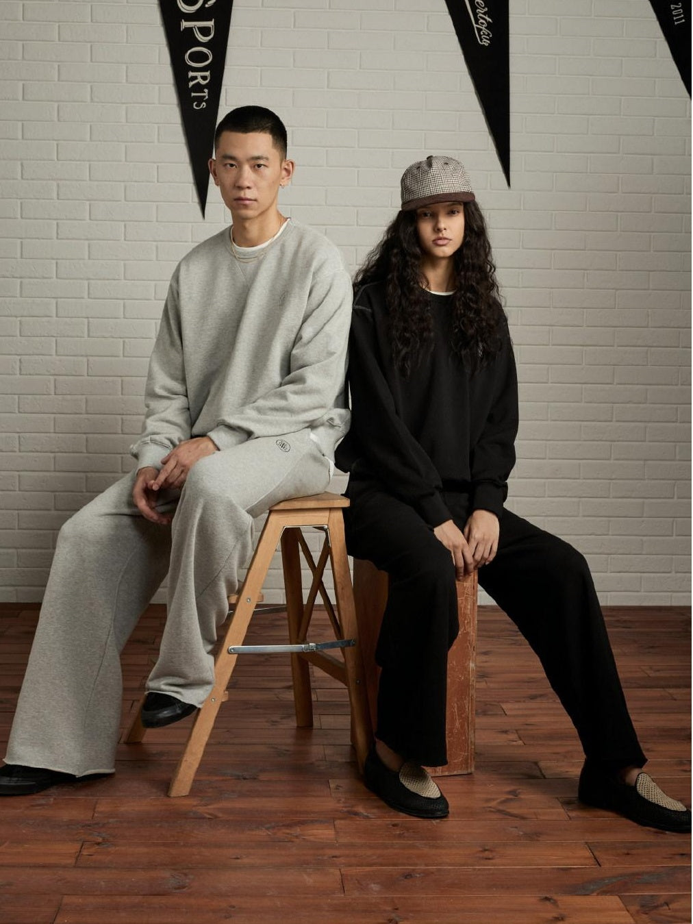 SUPERTOFU Keeps Shape Loose Japanese Crewneck Unisex Everyday Cotton Pullover Sweatshirts