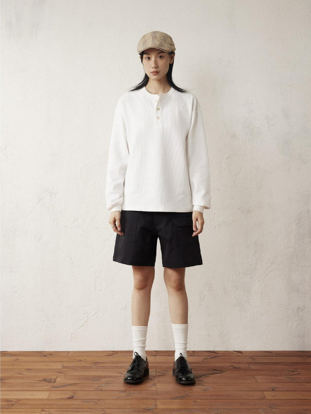 SUPERTOFU Lightweight Polyester Relaxed Mid Rise Casual Solid Black Brown Short Trousers