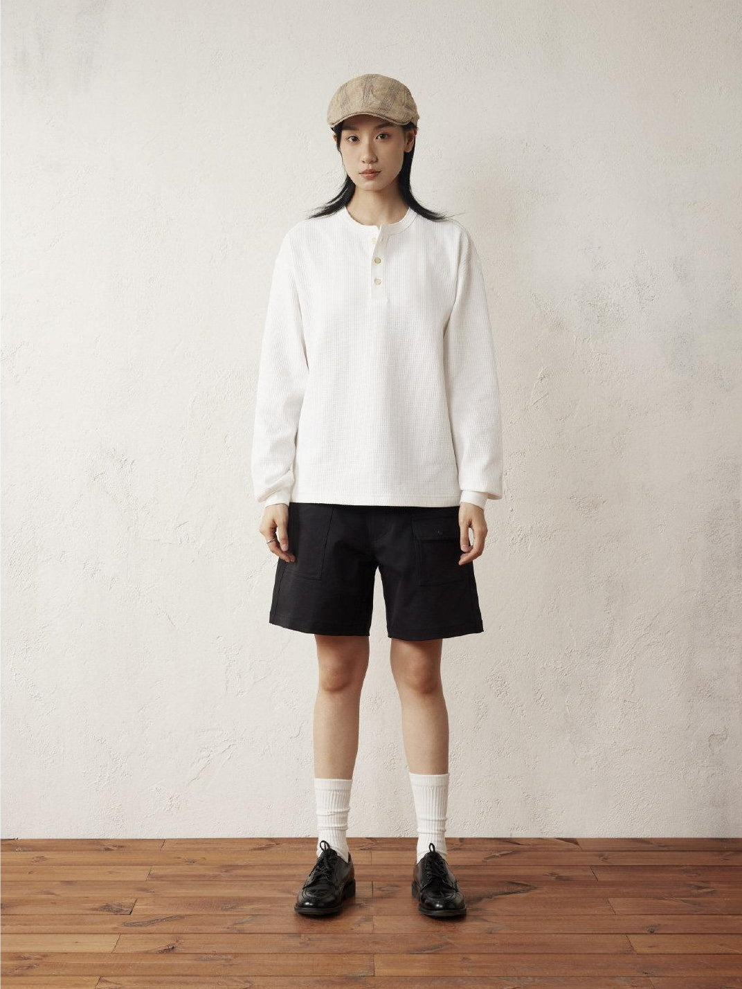 SUPERTOFU Lightweight Polyester Relaxed Mid Rise Casual Solid Black Brown Short Trousers