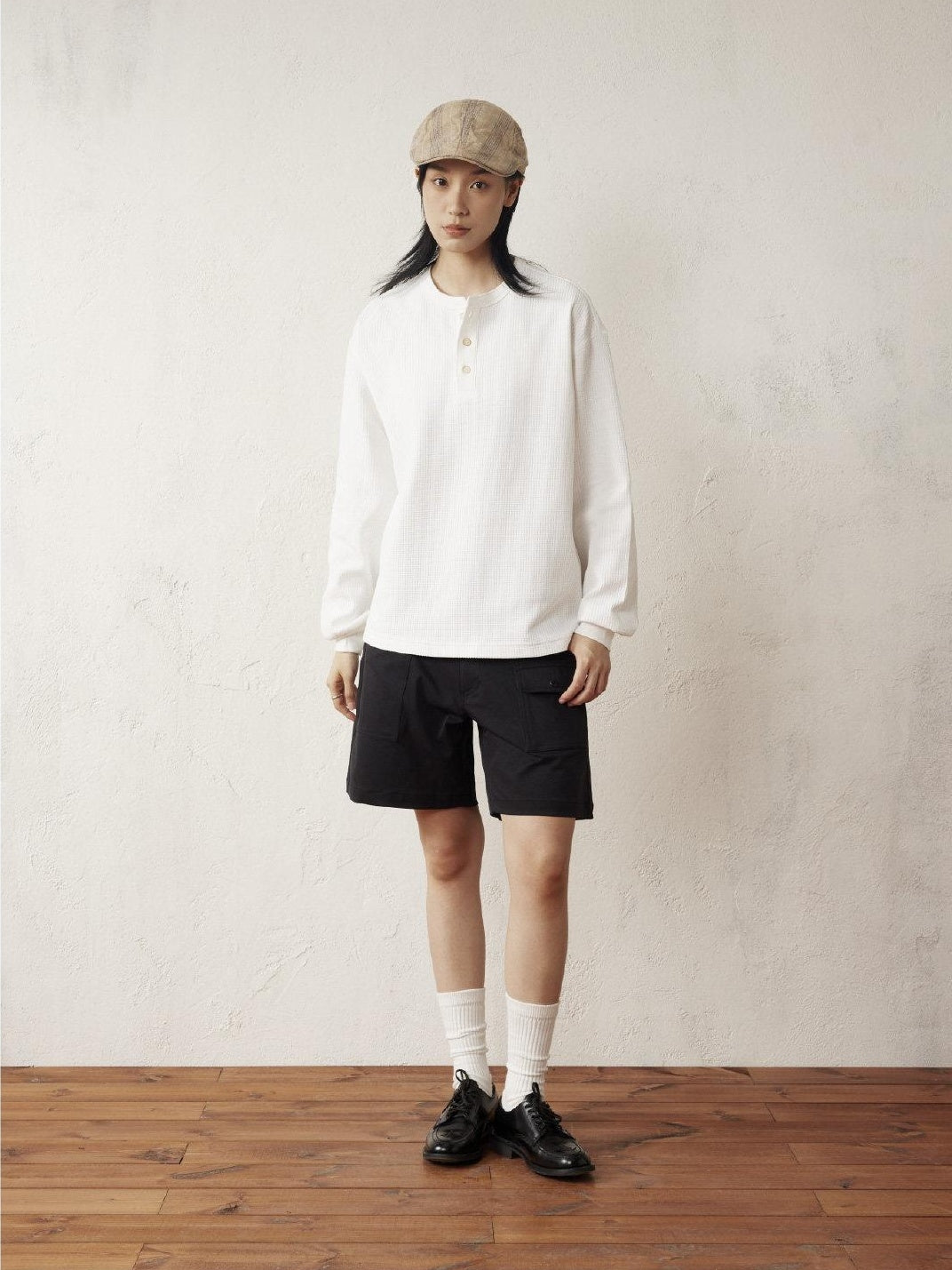 SUPERTOFU Lightweight Polyester Relaxed Mid Rise Casual Solid Black Brown Short Trousers