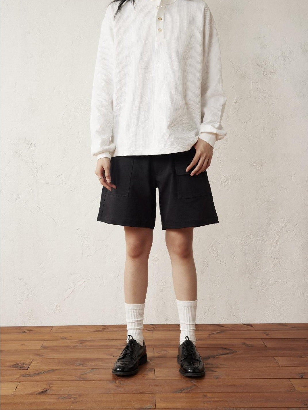 SUPERTOFU Lightweight Polyester Relaxed Mid Rise Casual Solid Black Brown Short Trousers