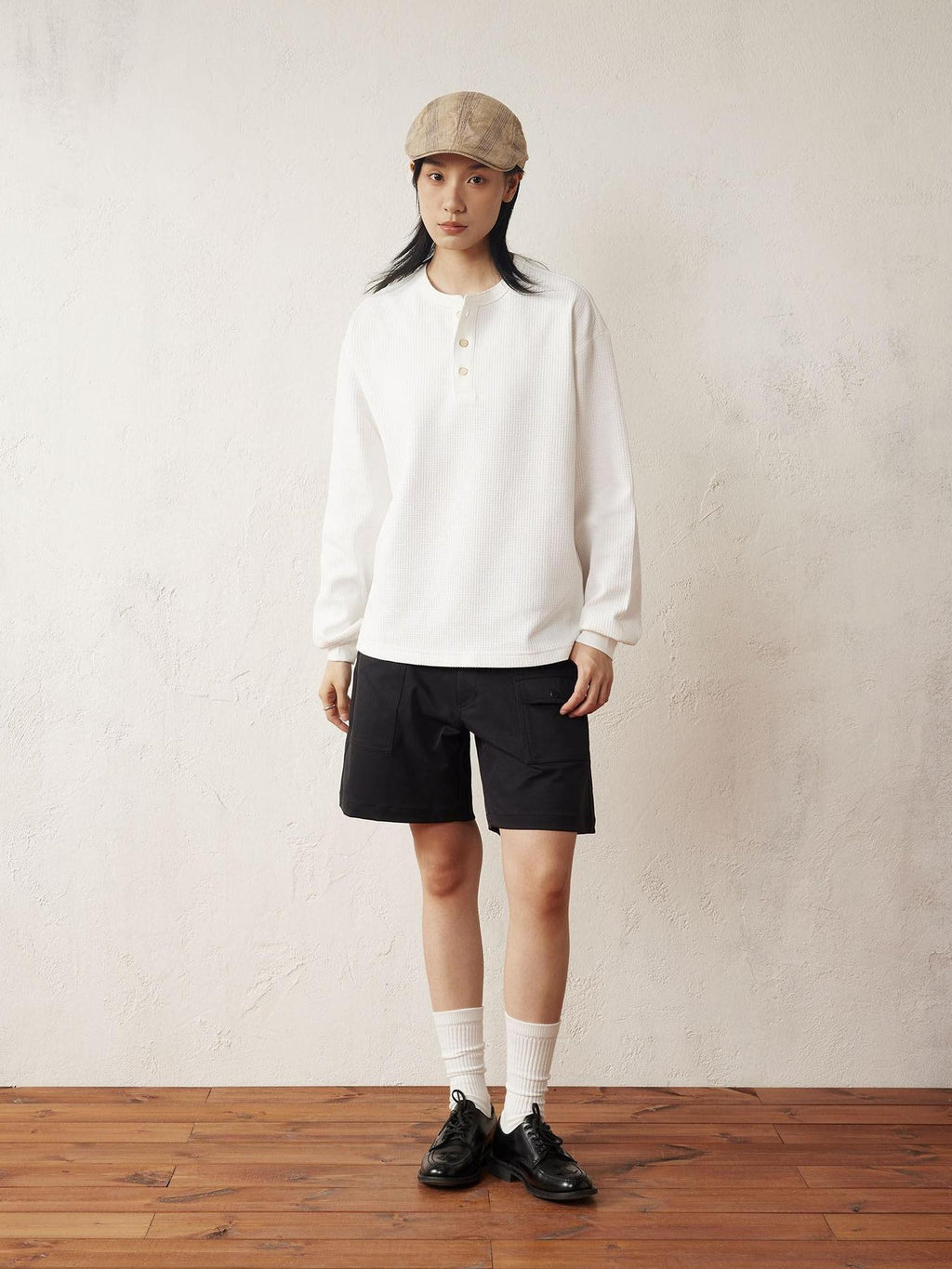SUPERTOFU Lightweight Polyester Relaxed Mid Rise Casual Solid Black Brown Short Trousers