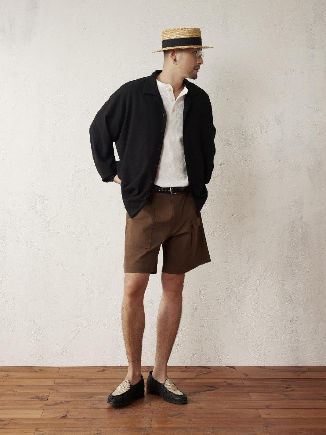 SUPERTOFU Lightweight Polyester Relaxed Mid Rise Casual Solid Black Brown Short Trousers