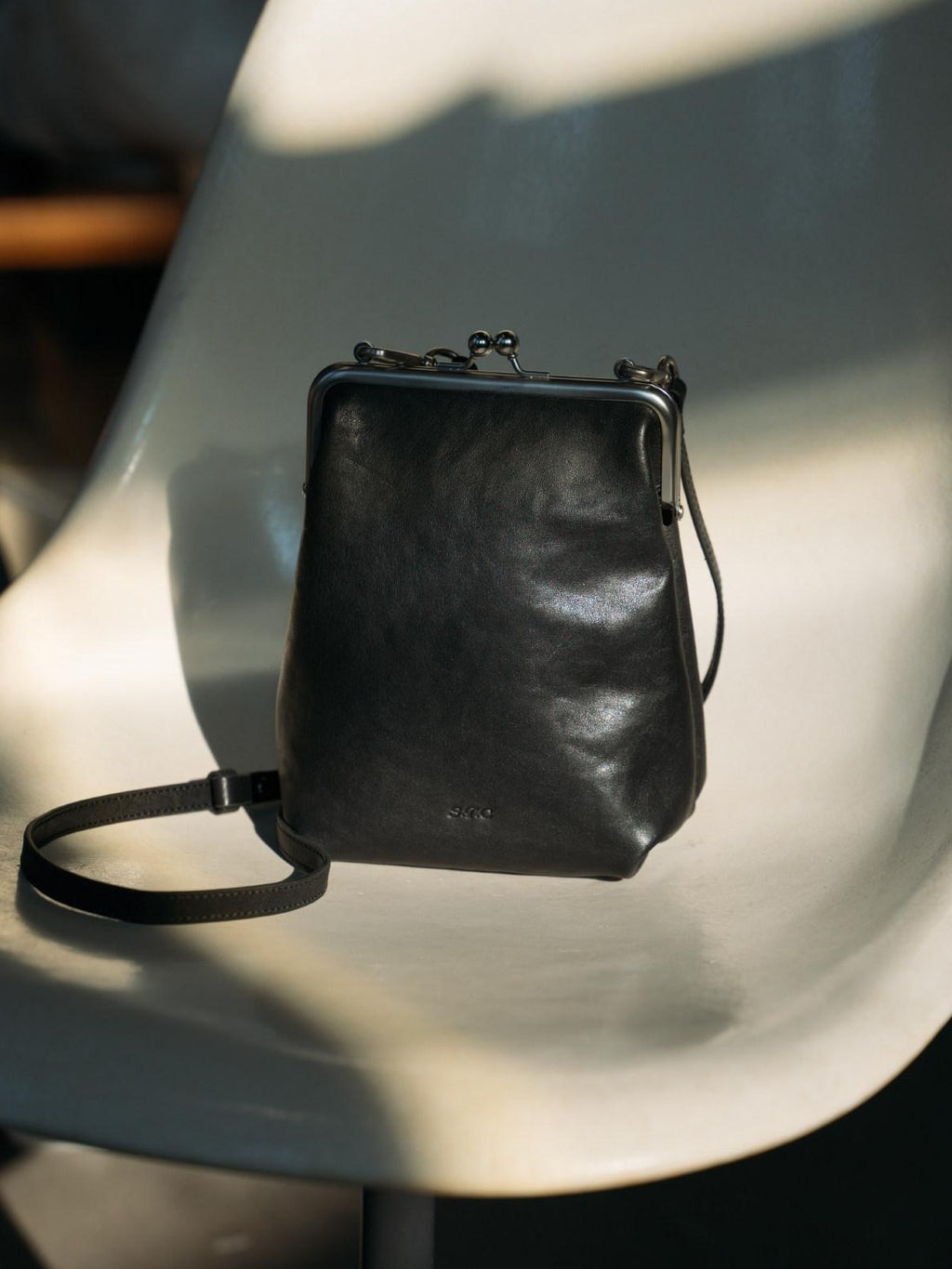 SUPERTOFU Premium Genuine Cowhide Leather Crossbody Sleek Black Everyday Bags