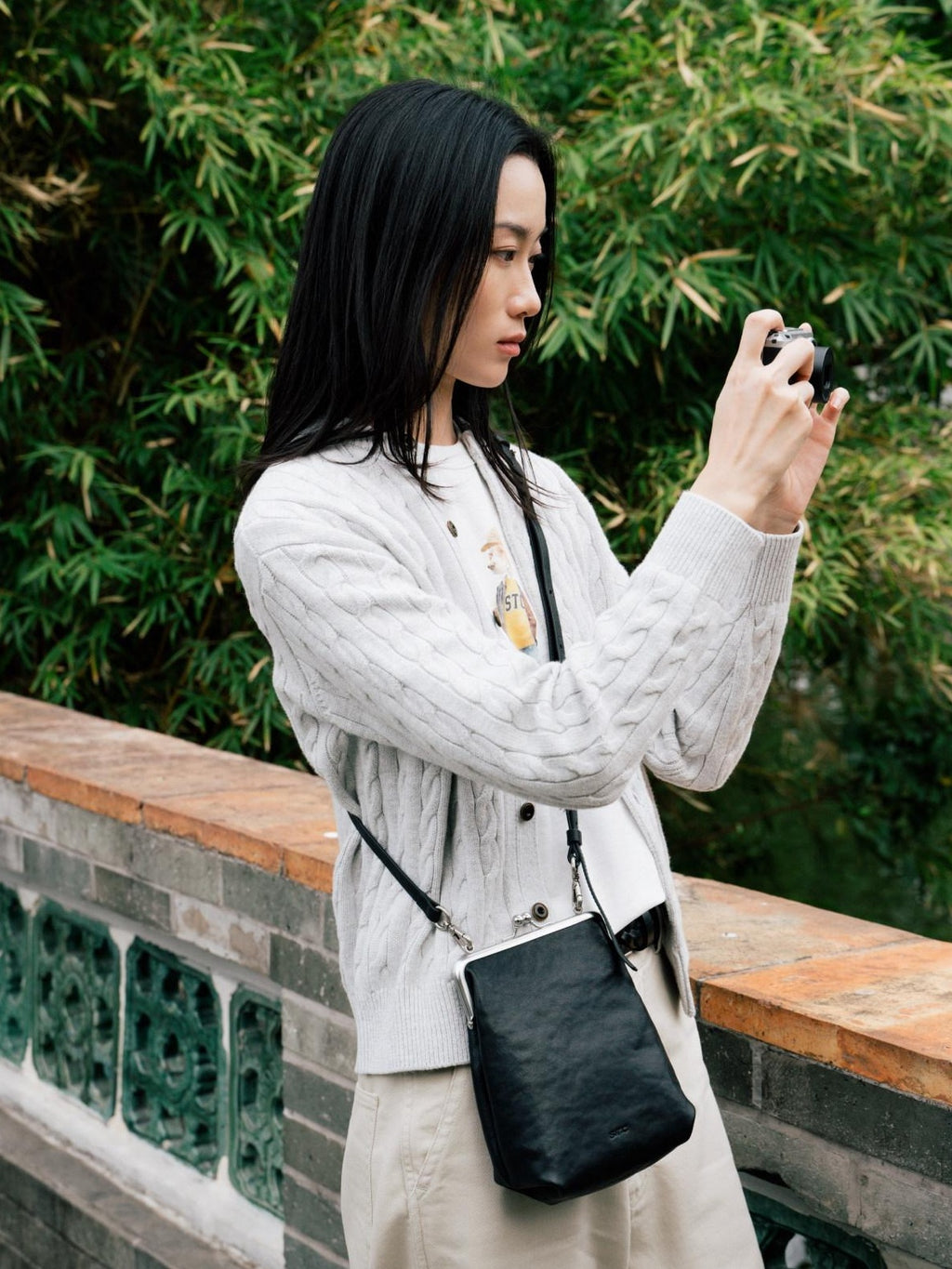 SUPERTOFU Premium Genuine Cowhide Leather Crossbody Sleek Black Everyday Bags