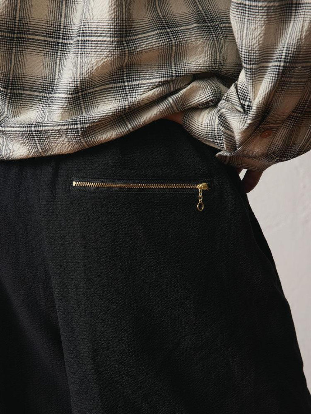 SUPERTOFU Relaxed Fit Cotton Blend Stretch Casual Solid Black Navy Short Trousers