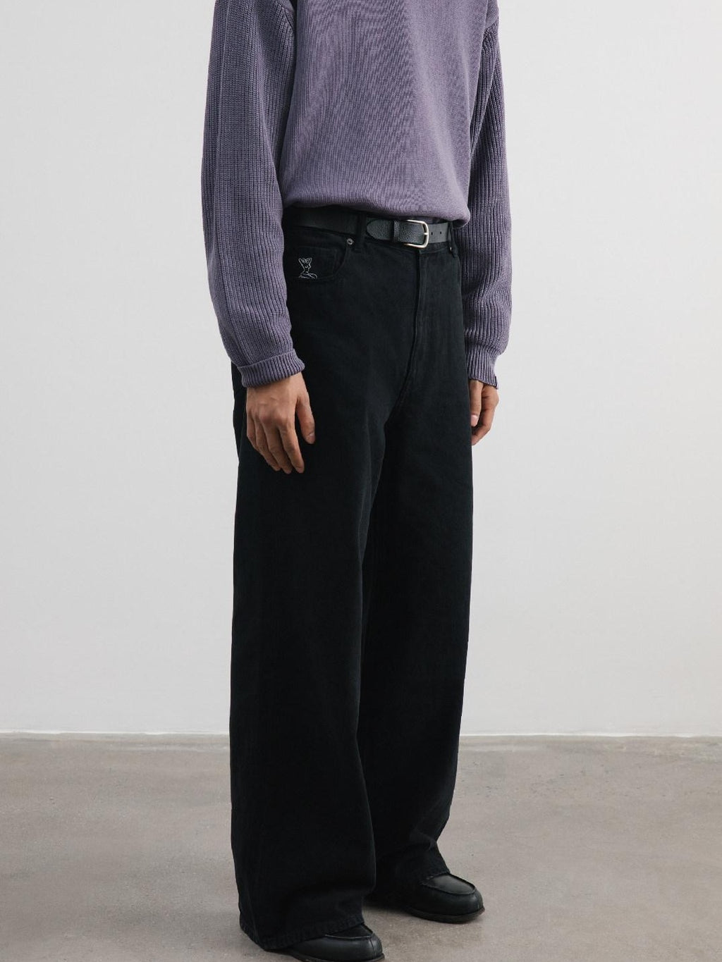 SUPERTOFU Vintage Washed Embroidered Mid Rise Relaxed Cotton Zip Fly Black Straight Jeans