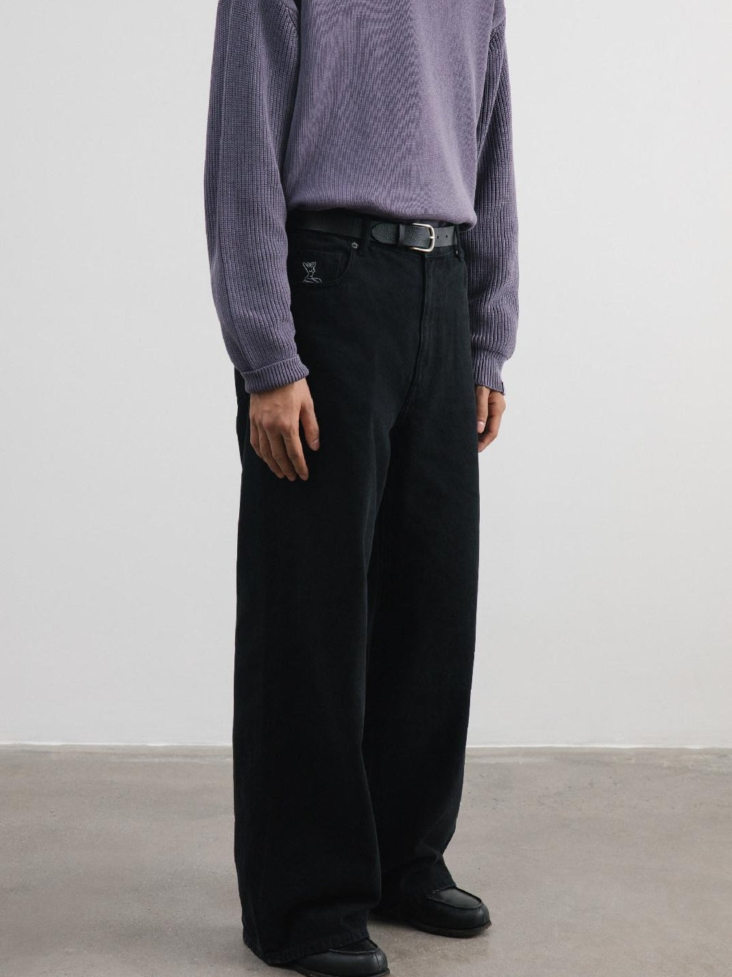 SUPERTOFU Vintage Washed Embroidered Mid Rise Relaxed Cotton Zip Fly Black Straight Jeans