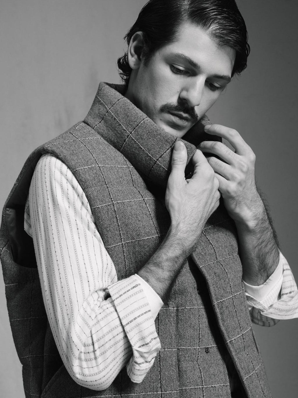 SUPERTOFU White Duck Down Filled Lambswool Blend Loose Fit Plaid Stand Collar Zip Vests