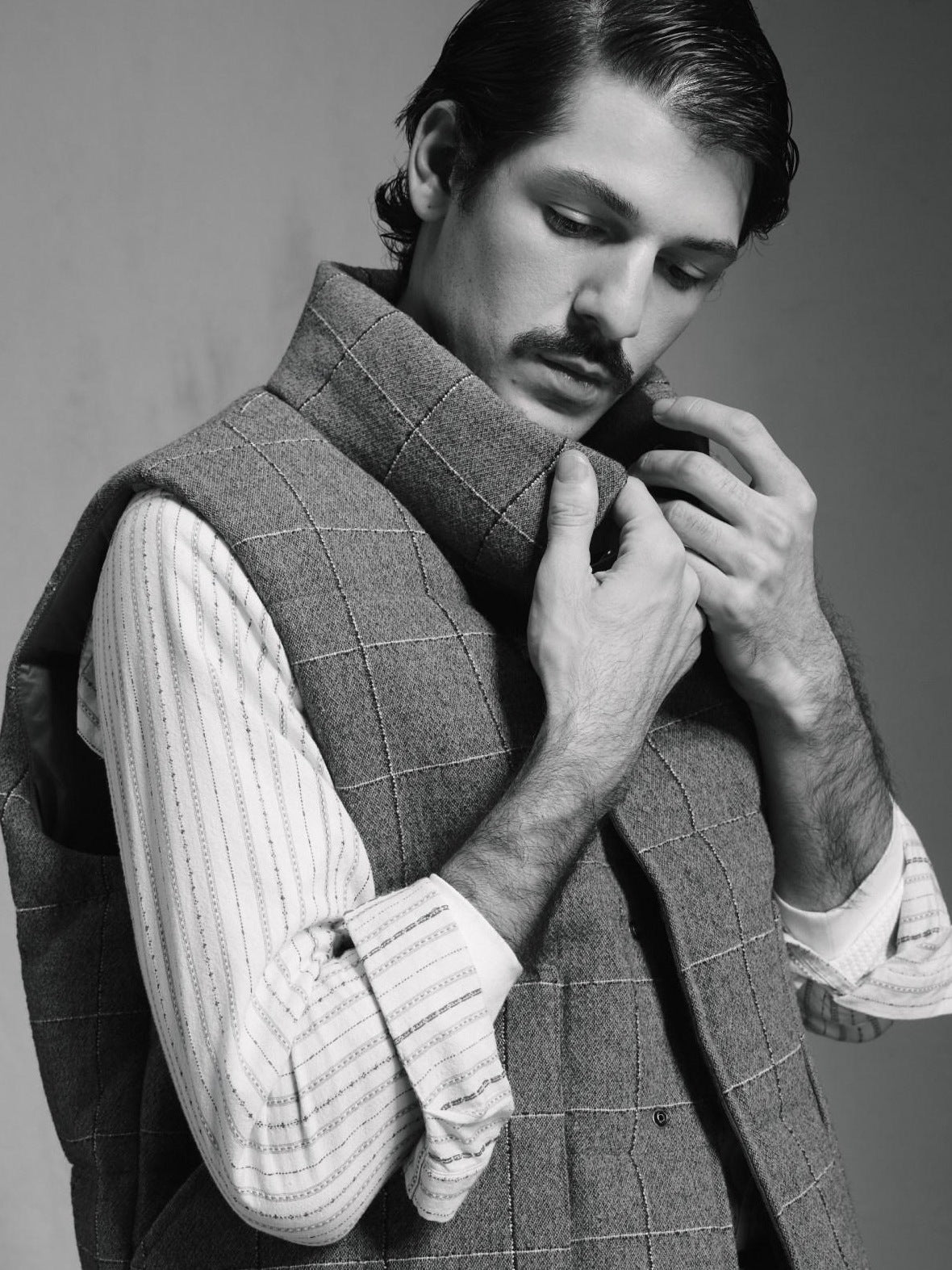 SUPERTOFU White Duck Down Filled Lambswool Blend Loose Fit Plaid Stand Collar Zip Vests