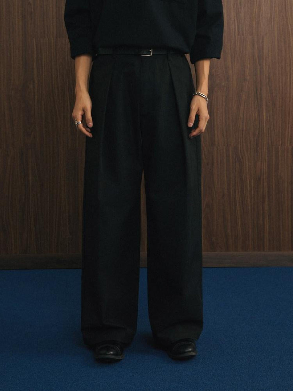 SUPERTOFU Wrinkle Resistant Relaxed Wide Leg Everyday Casual Khaki Black Chinos