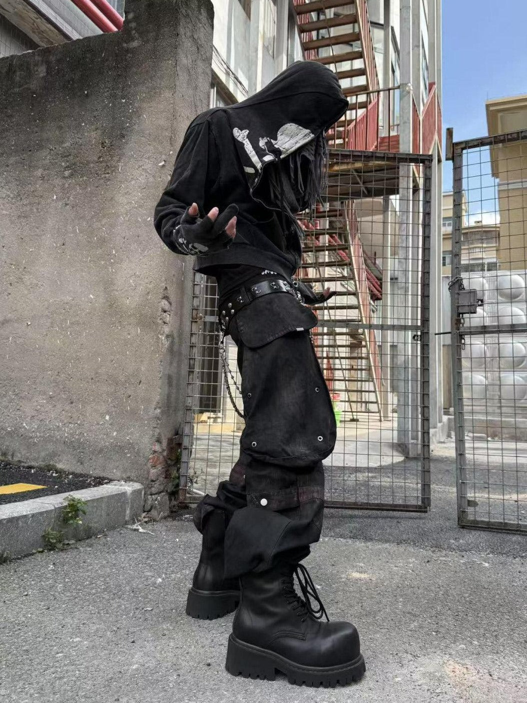 TH4SWE Coated Cotton Mid Rise Pockets Relaxed Flare Dark Casual Black Wide-Leg Pants